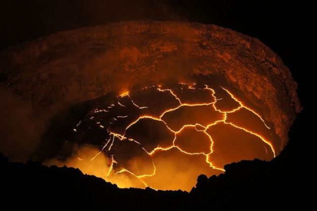 Halema´uma ´u Crater Hawaii. Image Wikimedia Commons.