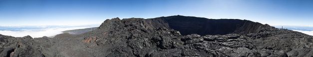 A panoramic view on the top of the volcano. Photo: Sebastian Appelt, Wikipedia