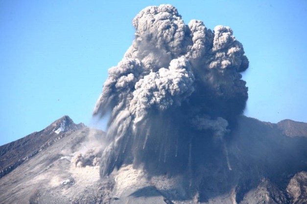 Crater explosion in Sakurajima – April 01, 2010 - http://www.photovolcanica.com/Pictures_V2/Picture_JAP09_1080.html