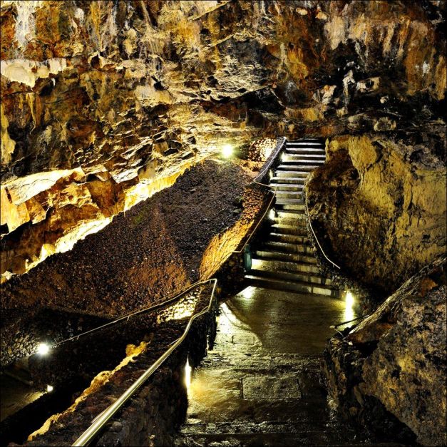Algar Do Carvão, the lava tube cave (Author could not be found)