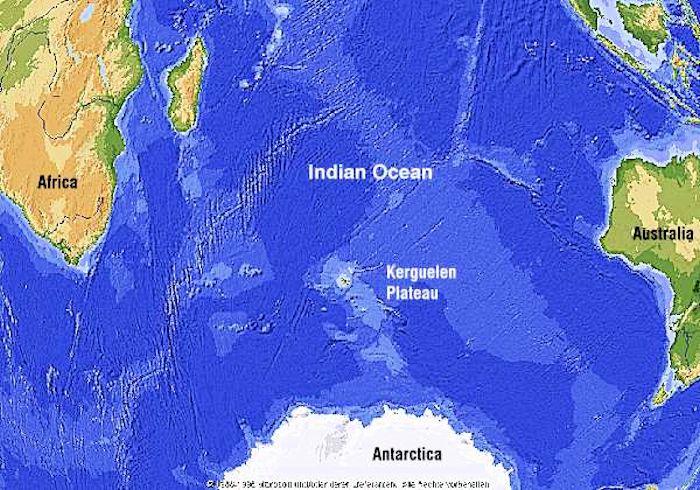 Индийский океан расположен в полушарии. Индийский океан на карте. Индийский океан НААРТЕ. Хребты индийского океана.