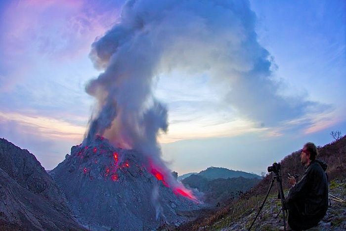Вулкан дискавери. Вулканы Малайзии. Вулканический купол. Dome Volcano. Volcano Ash.